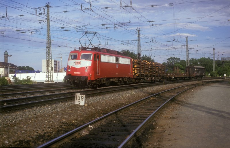 110 510  W�rzburg  08.06.94   mit G�terzug
