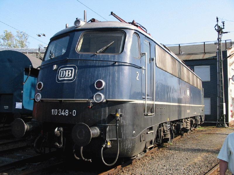 110348-0 beim Lokschuppenfest 2001 in Siegen