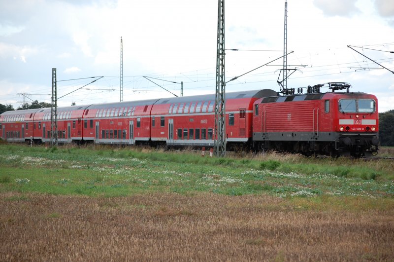 11.09.2007 143 589-0 mit RE von Leipzig nach Dresden unterwegs, zwischen Priestewitz und Niederau.