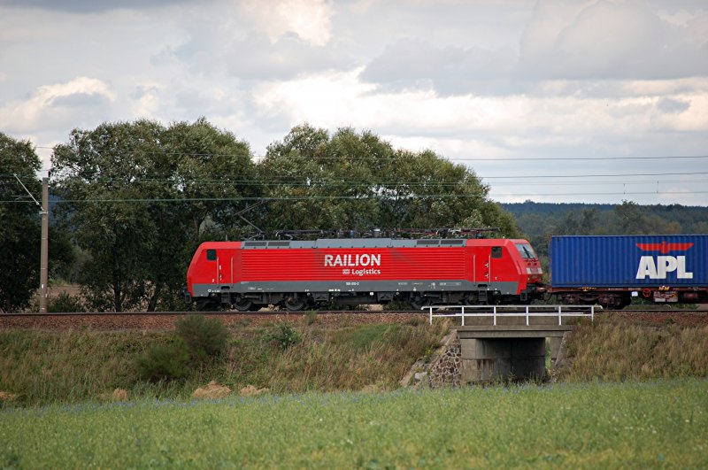 11.09.2007 189 010-2 mit Containerzug von Dresden Richtung Berlin unterwegs.