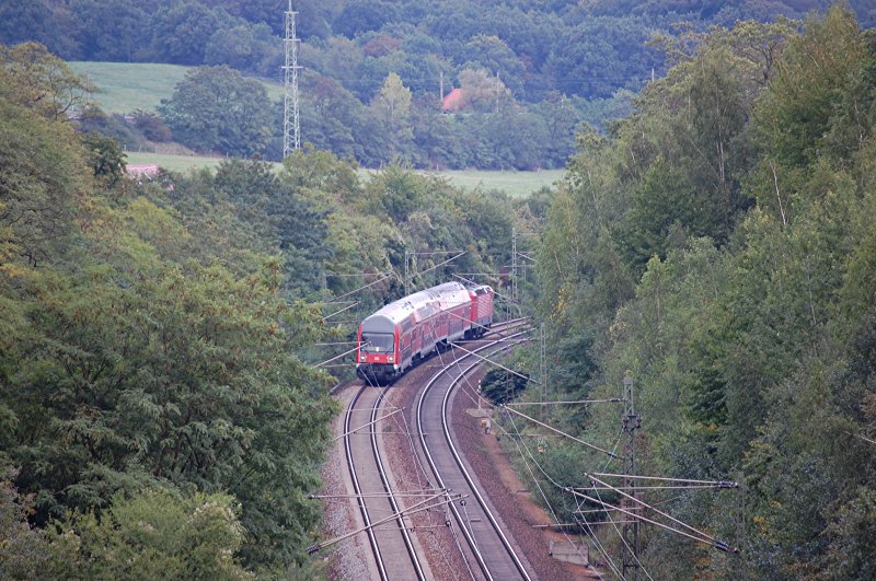 11.09.2007 RB31 nach Elsterwerda zwischen Niederau und Priestewitz.
Ungefhr an diesem Streckenabschnitt stand einstmals der Oberauer Tunnel.