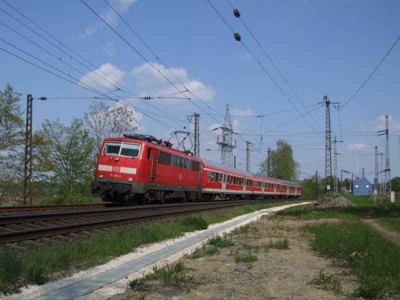 111 001 ist mit ihrer RB am 06.05.2008 bei Gabelbach Richtung Ulm unterwegs.