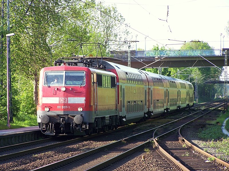 111 007-1 hat als RE10428(RE4) einfahrt in bach-Palenberg am 4.5.08.