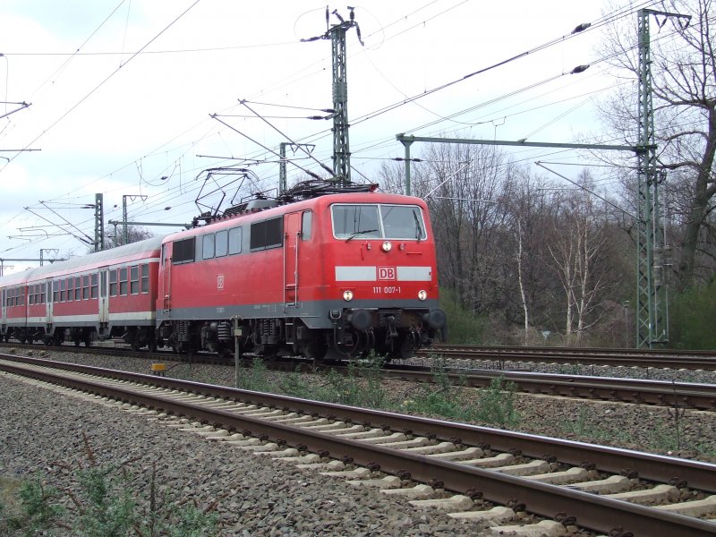 111 007-1 mit RB35 Der Weseler, Emmerich-Duisburg bei Oberhausen. 23.3.07