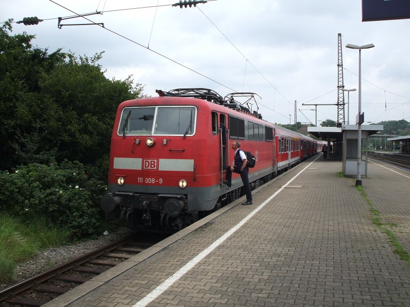 111 008-9 mit Regionalbahn RB 48 nach Bonn-Mehlem in Wuppertal-Oberbarmen (heute in dieser Form nicht mehr fotografierbar)