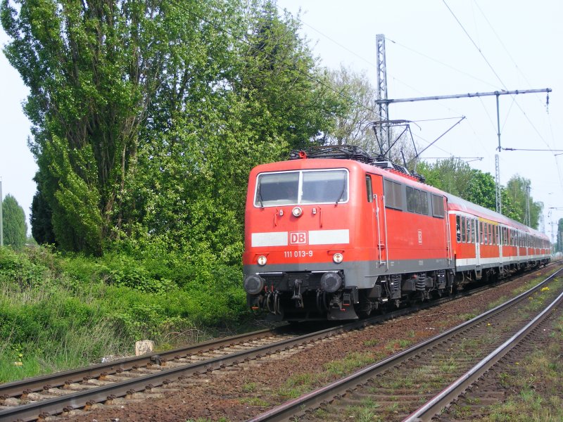 111 013-9 mit RE 3 Dsseldorf - Hamm ,Umleitung von Wanne Eickel ber BO Nokia - BO Hbf.(ohne verkehrshalt) nach Dortmund Hbf., 
weiter nach Hamm Westf.(09.05.2008)