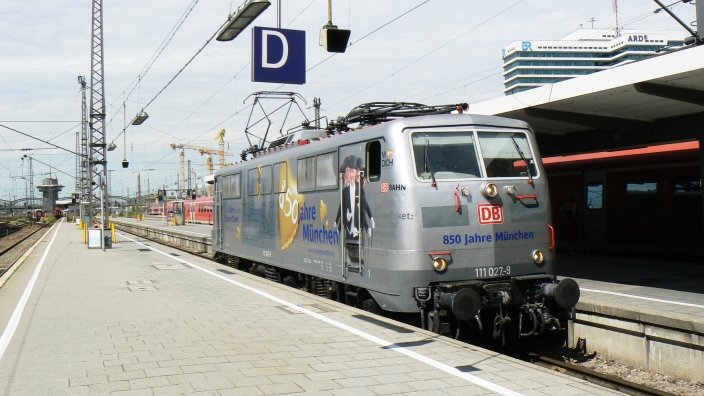 111 027 Lz in M�nchen Hbf (11.8.2008)