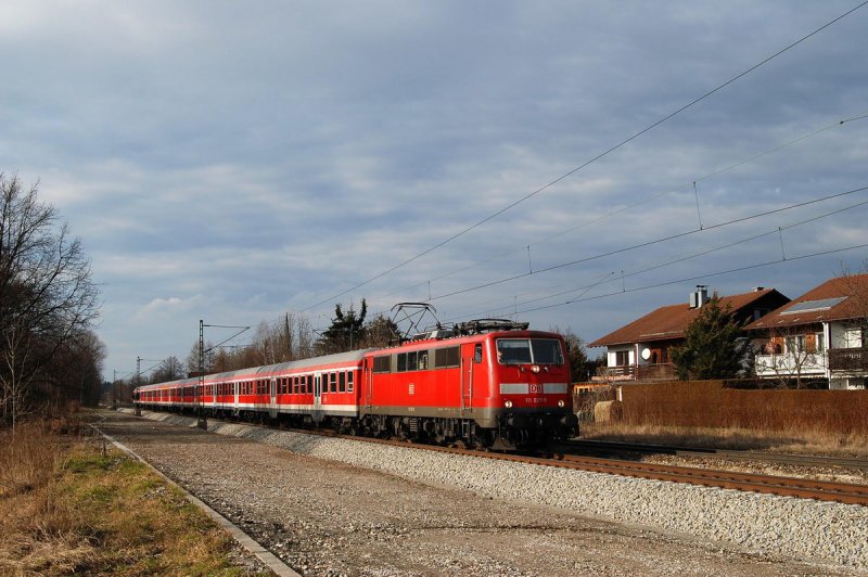 111 027 mit RB 30017 in Gro�karolinenfeld (17.01.2007)