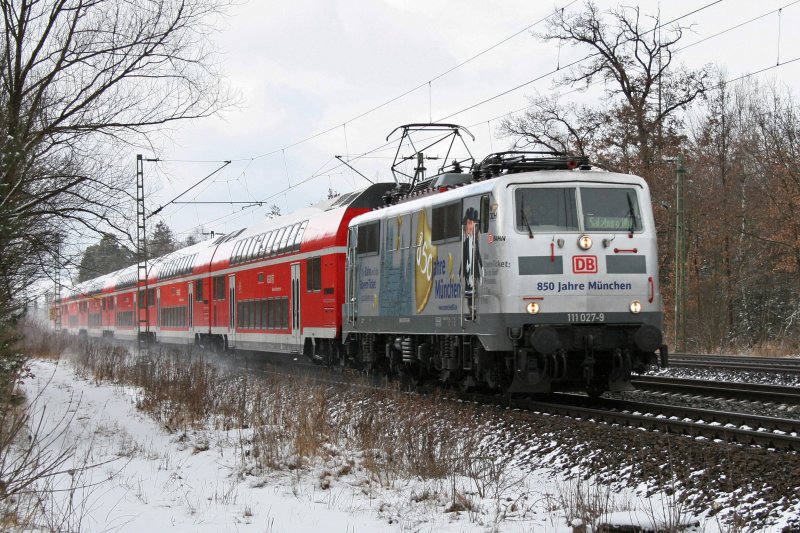 111 027 mit RE 30019 am 12.02.2009 in Haar (bei Mnchen).