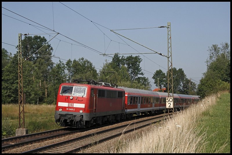 111 040 (9180 6111 040-2 D-DB) legt sich mit einer RB nach Salzburg in die Kurve. (01.08.2009)