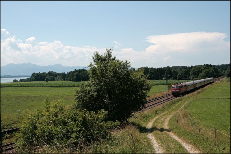 111 044-4 schiebt die RB 30024 nach M�nchen. (11.07.2008)
