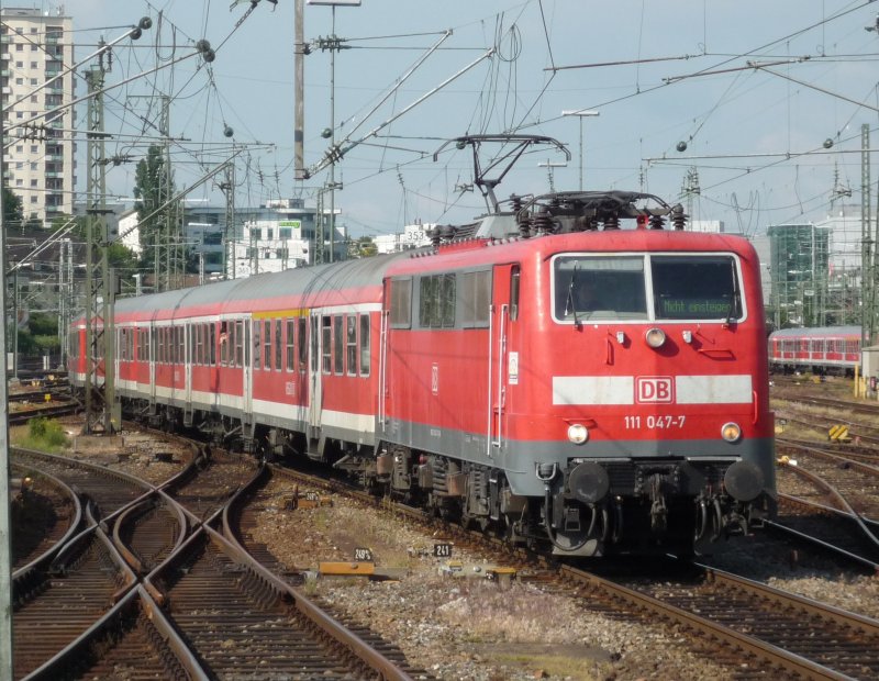 111 047-7 erreicht mit RE 91530 aus N�rnberg Hbf den Endbahnhof Stuttgart Hbf. 01.06.09