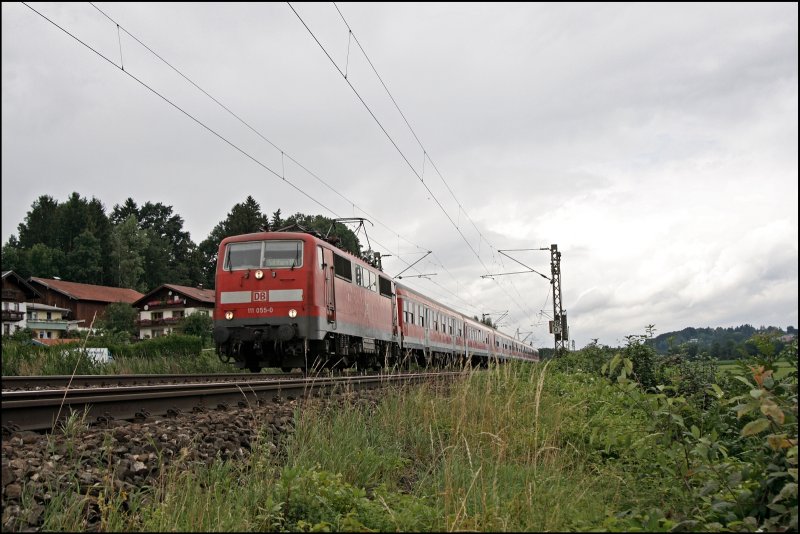 111 055 (9180 6 111 055-0 D-DB) bringt die RB 30015 nach Salzburg Hbf. (09.07.2008)
