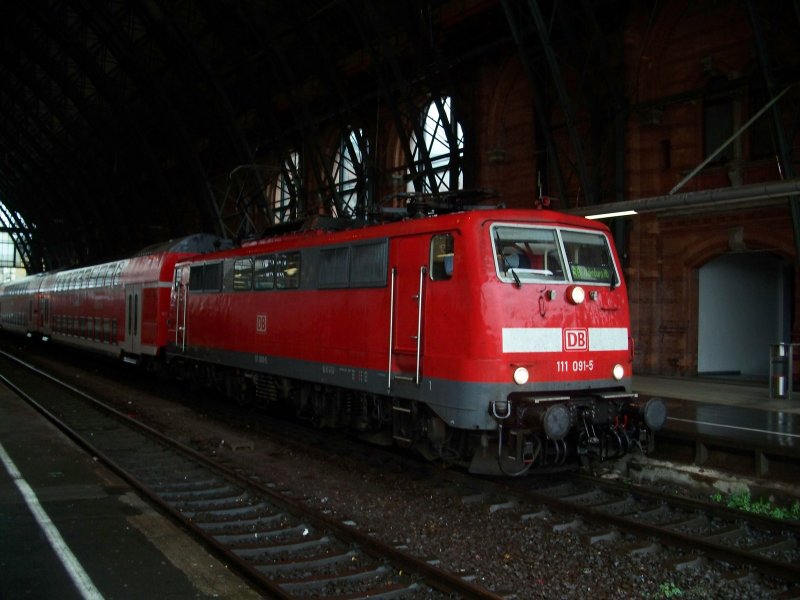 111 091 steht in Bremen Hbf (21.8.2007)