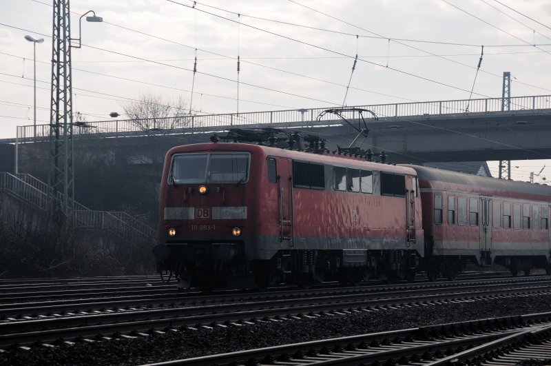 111 093-1 im nicht  ganz  knitterfreien Look mit Ziel Biblis als n�chsten Halt. (Feb. 2009).