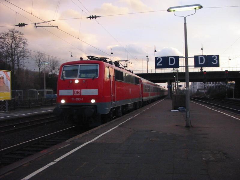 111-093 am 21.1.2006 bei der Einfahrt von Weinheim (Bergstrae).