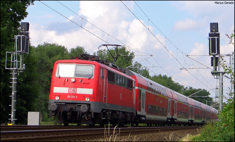 111 111-1 mit dem RE10424 nach Aachen Hbf am Esig Geilenkirchen 16.6.2009