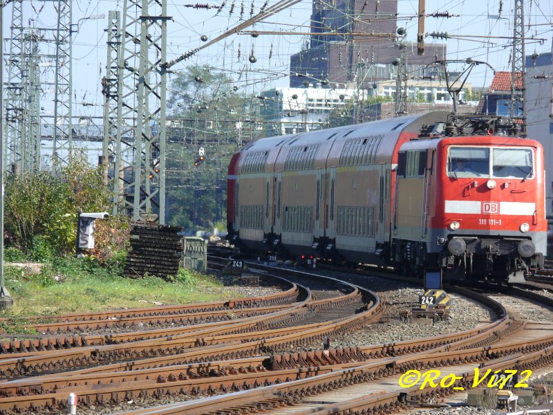 111 111-1 mit RE 3 Rhein-Emscher-Express (Hamm-Dsseldorf). Dortmund Hbf. 13.10.2007.