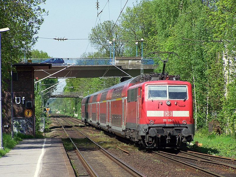 111 111-1 schiebt den RE10427(RE4) aus bach-Palenberg herraus in Richtung Dortmund Hbf am 4.5.08