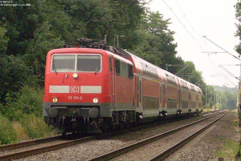 111 115-2 mit dem RE4 bei der Durchfahrt von Zweibrggen, nchster Halt ist bach-Palenberg