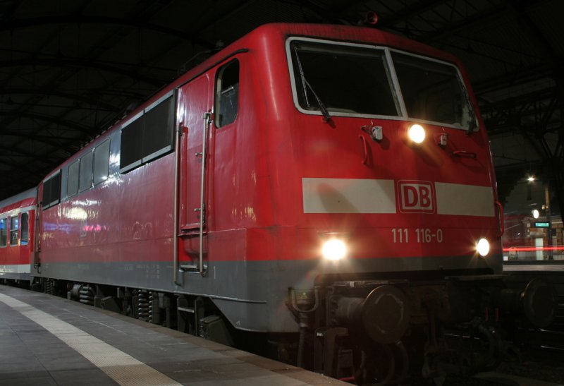 111 116-0 mit RE9 Verstärker nach Köln Messe/Deutz am 23.12.2008 in Aachen HBF