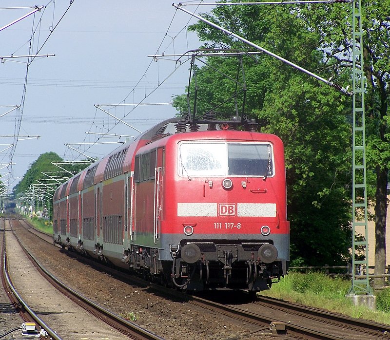 111 117-8 schiebt den RE10427(RE4) am B� Km 28.6 Richtung Lindern. 13.05.08