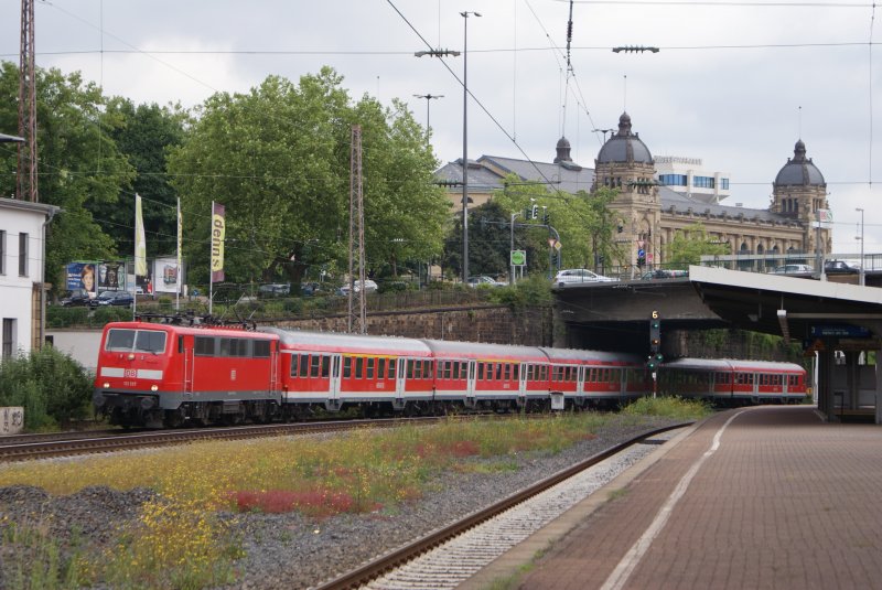 111 117 mit dem RE 13 in Wuppertal Steinbeck am 07.06.209