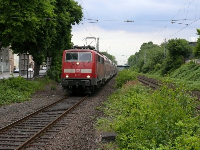 111 117 mit RE4 Wupper-Express (Dortmund-Aachen) als Umleiter in Dortmund-Barop. 14.05.2009.