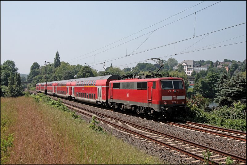 111 118 schiebt bei Wetter(Ruhr) den RE4 (RE 10421)  WUPPER-Express  nach Dortmund Hbf. (08.06.2008)
