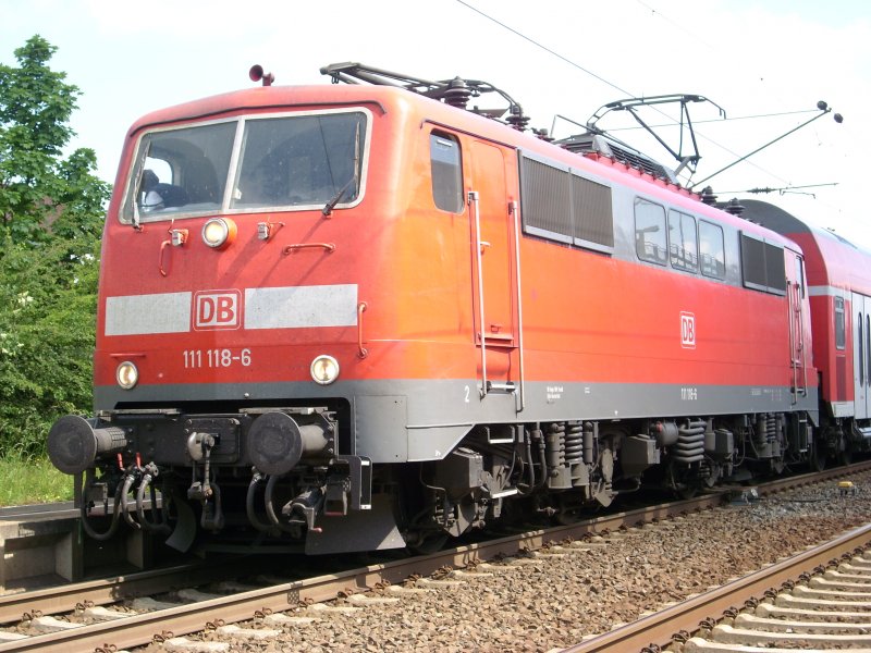 111 118 steht mit dem RE4  Wupper-Express  in Geilenkirchen an Gleis 1 und wartet darauf das es 11:18Uhr wird damit er abfahren darf
