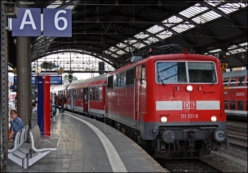 111 121 mit dem RE11592 aus Dsseldorf in Aachen Hbf 30.7.2009