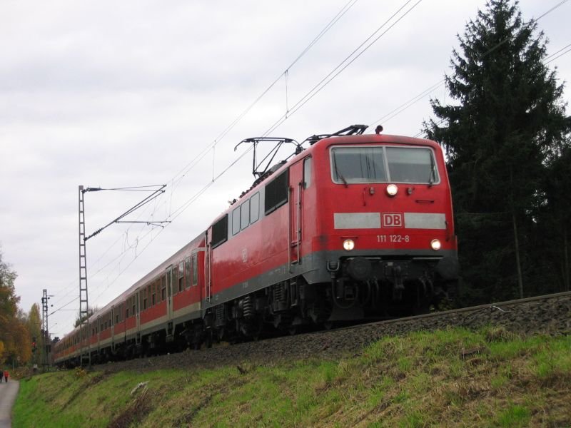 111 122 mit Regional Bahn

Solingen Ohligs 4.11.2007