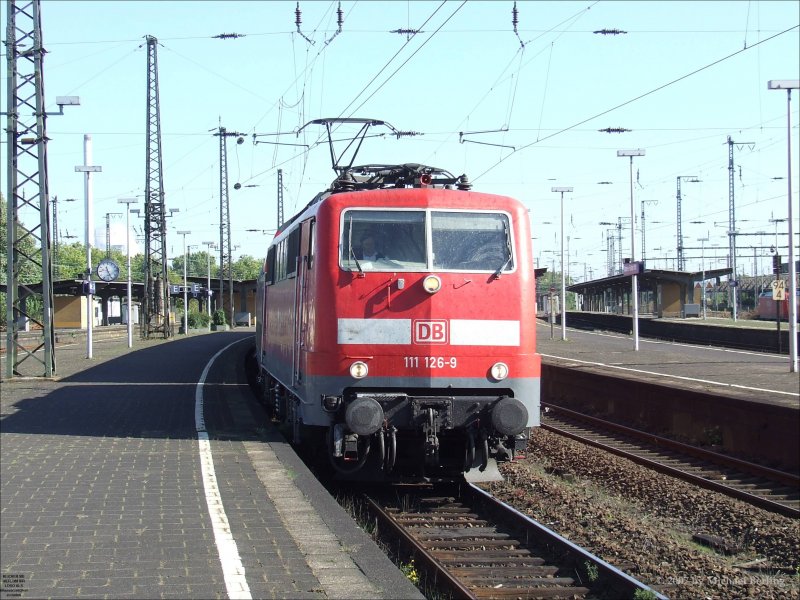 111 126-9 mit RE3 auf dem weg nach Dsseldorf Hbf beim halt in Wanne-Eickel Hbf. 24.9.07
