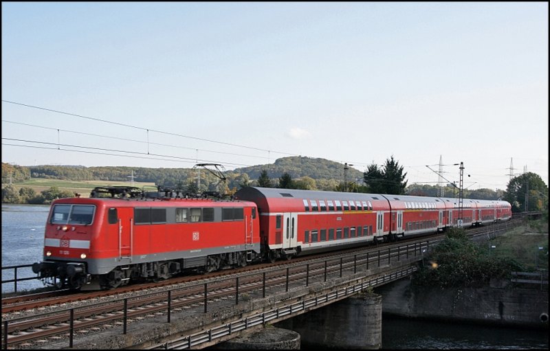 111 126 bringt den RE4 (RE 10415)  WUPPER-Express  nach Dortmund. (03.10.2008)
