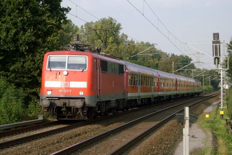111 127-7 (eigl. 110er leistung) mit dem RE 11593 (Dsseldorf-Aachen) bei der Durchfahrt am B km 28.2 19.September.08