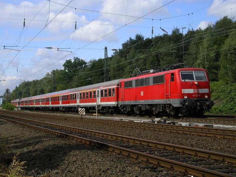 111 127-7 mit Fussball-Sonderzug nach Dortmund.(23.08.2008)