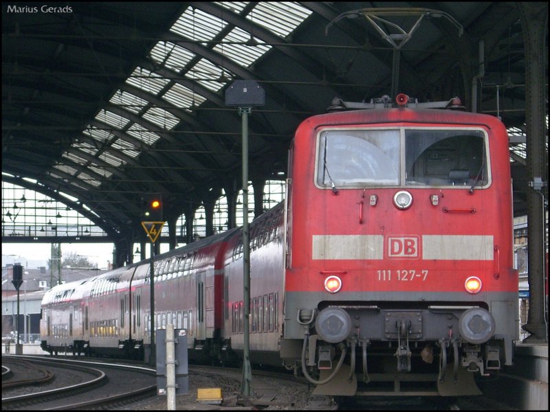 111 127-7 steht mit dem RE10413 nach Dortmund in Aachen Hbf bereit