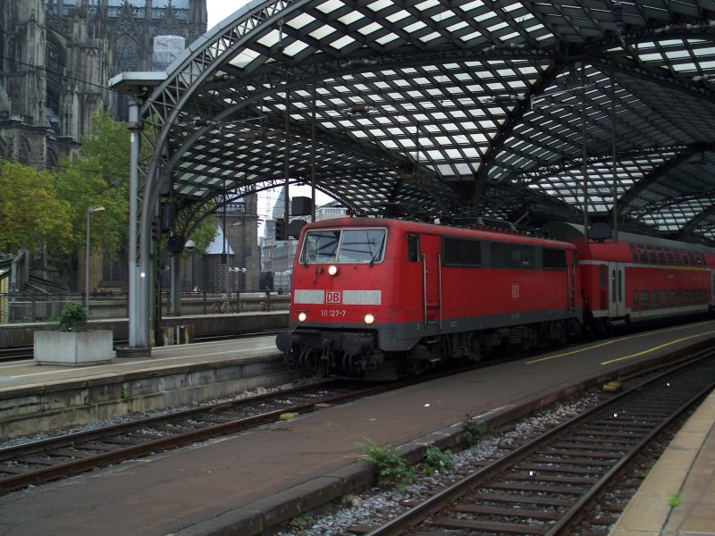 111 127 bringt den RE nach Gieen (Kln) (27.10.2007) 