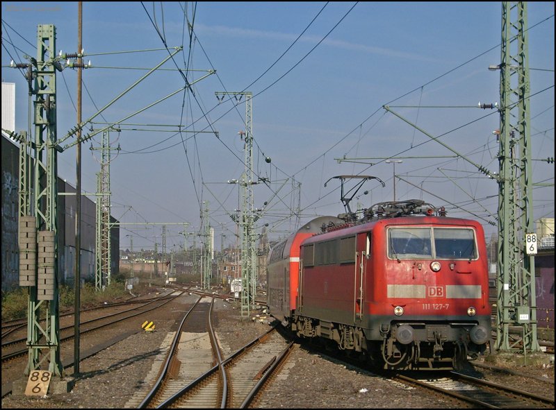 111 127 mit dem RE4  Wupper-Express  bei der Einfahrt in Dsseldorf Hbf 21.3.2009