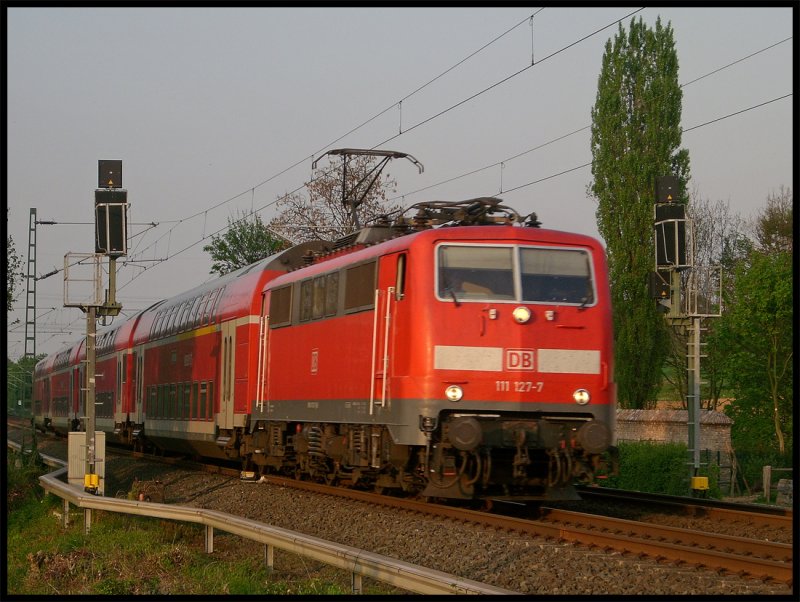 111 127 mit dem  Wupper-Express  RE10428 nach Aachen am Esig Geilenkirchen 20.4.2009