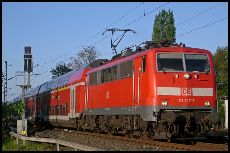 111 127 mit dem  Wupper-Express  RE10428 nach Aachen mit ca. +5 am Esig Geilenkirchen 22.4.2009