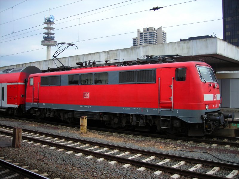 111 145 mit einem RE nach Braunschweig in Hannover