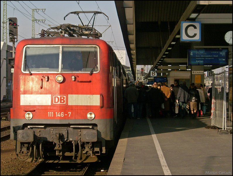111 146 mit versptetem RE4  Wupper-Express  nach Aachen in Dsseldorf Hbf 21.3.2009