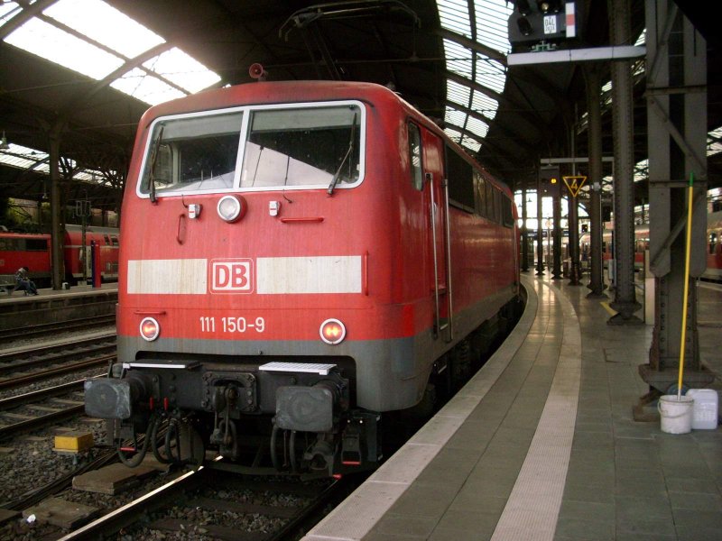 111 150-9 mit defektem RE4 in Aachen Hbf kurz bevor er abgeschleppt wurde