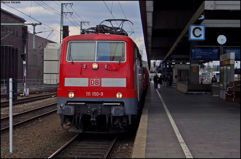 111 150 mit dem RE11592 nach Aachen in D�sseldorf Hbf, Gru� an den Tf ;) 7.7.2009