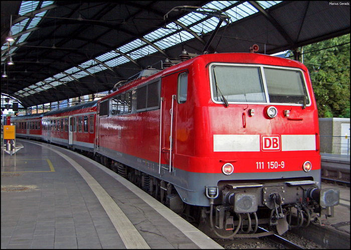 111 150 steht mit dem RE11595 nach Dsseldorf abfahrtsbereit in Aachen Hbf 6.7.2009