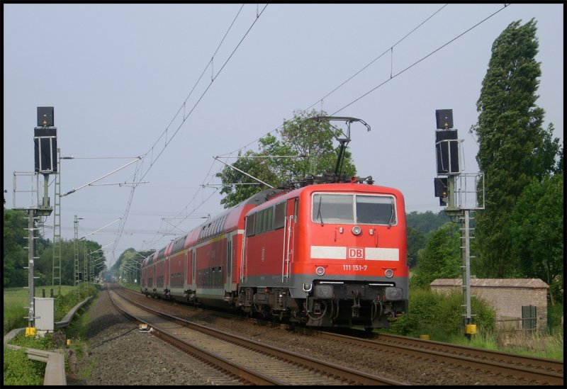 111 151 mit dem RE10431 nach Dortmund am Esig Geilenkirchen 21.5.2009