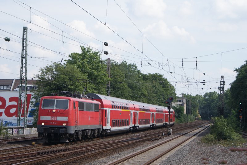 111 154-1 mit dem RE 4 in Dsseldorf Bilk am 16.08.08