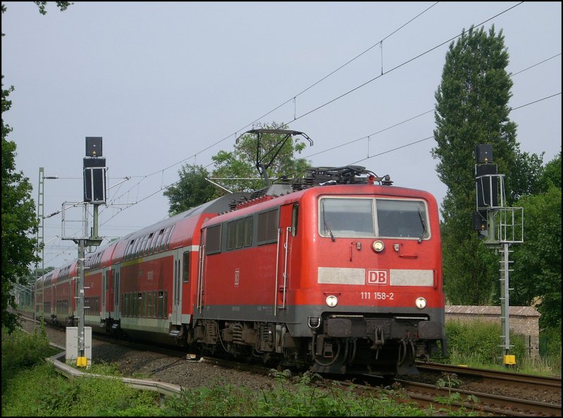 111 158 mit dem RE10424 (RE4 Wupper-Express) nach Aachen am Esig Geilenkirchen 21.5.2009