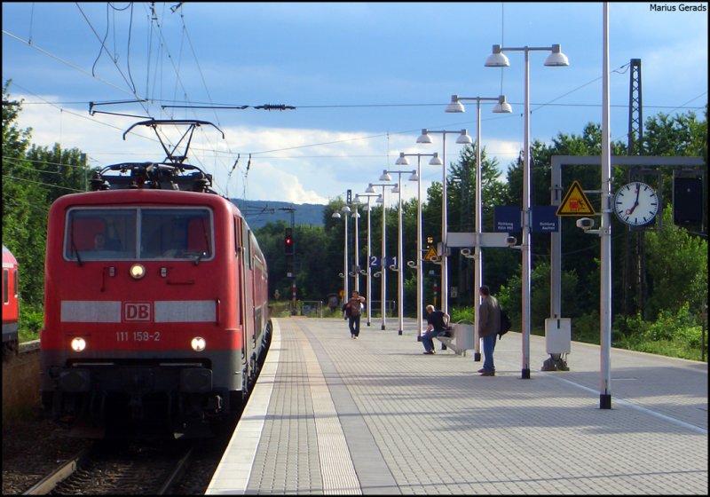 111 158 mit einem Sonderzug RE 94229 nach Siegen bei der Einfahrt in Aachen Rothe-Erde 13.7.2009